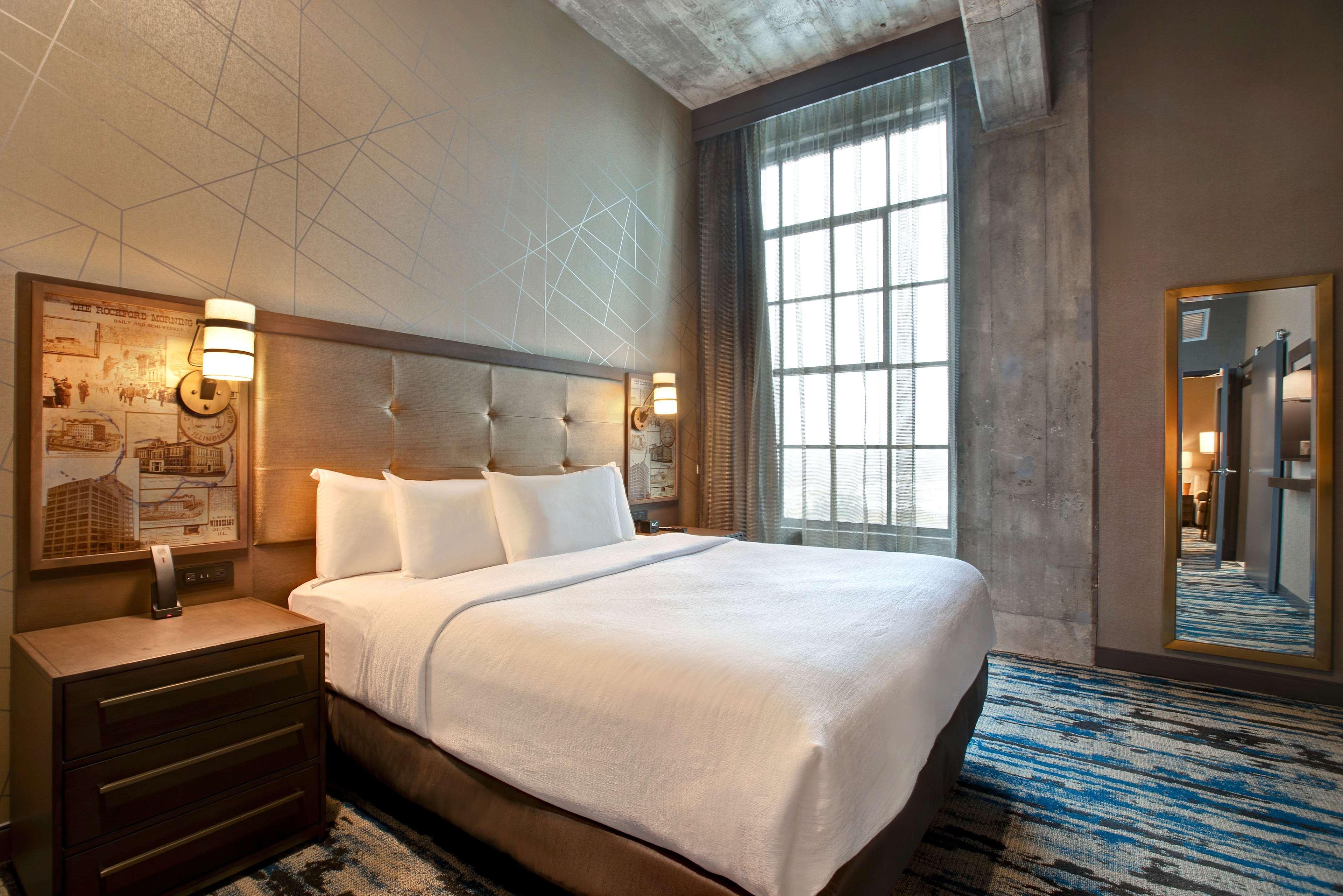 Embassy Suites By Hilton Rockford Riverfront Экстерьер фото