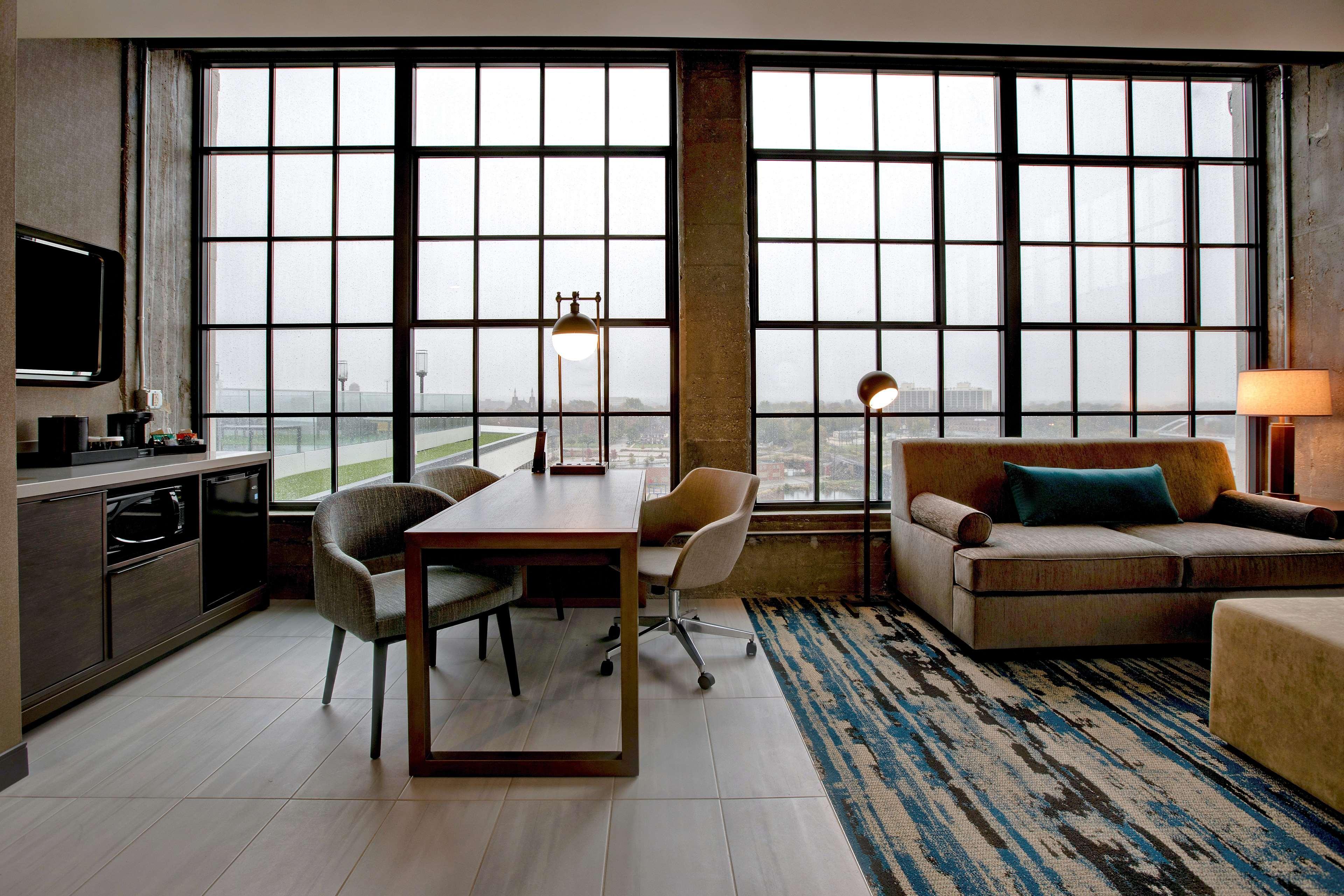 Embassy Suites By Hilton Rockford Riverfront Экстерьер фото
