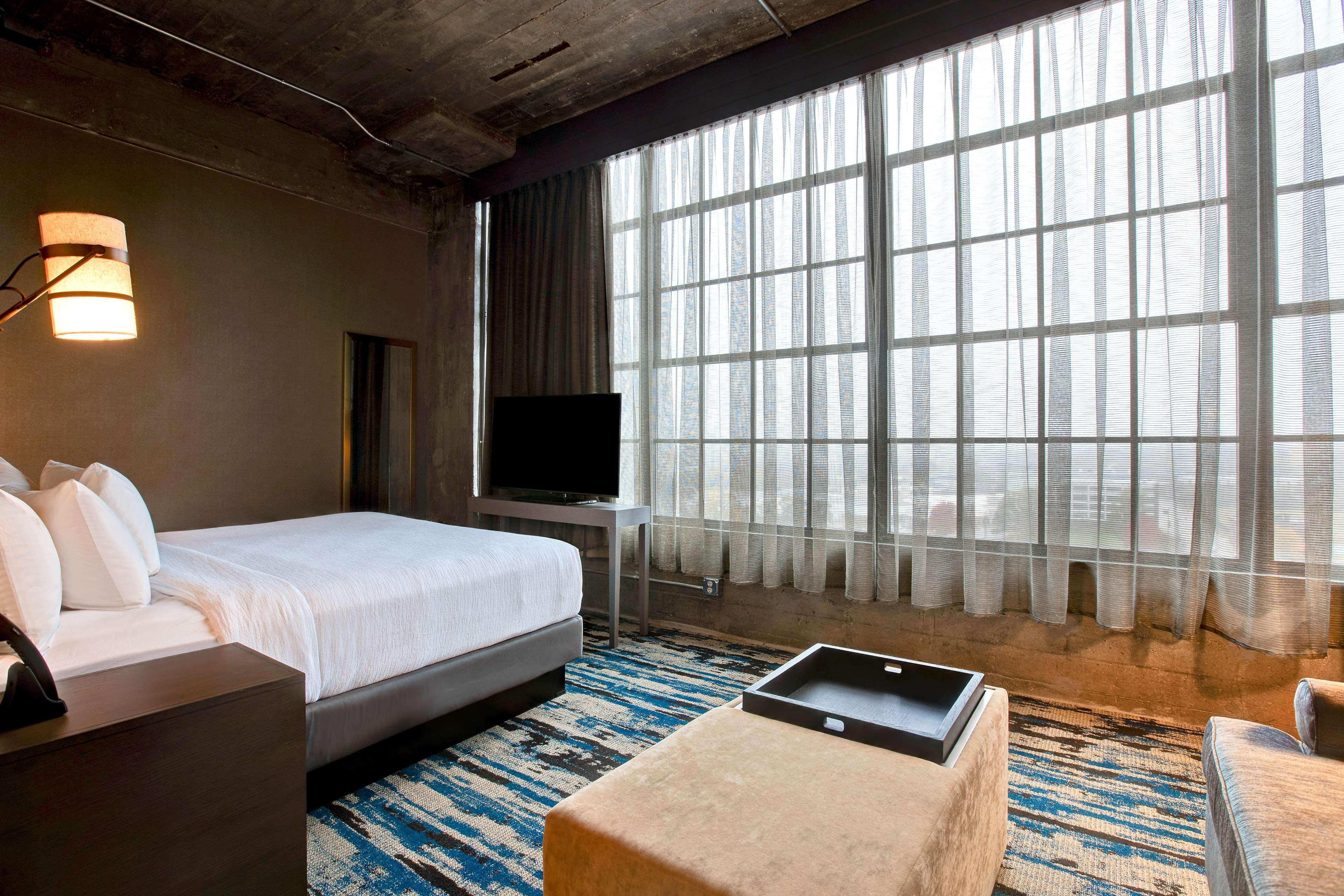Embassy Suites By Hilton Rockford Riverfront Экстерьер фото