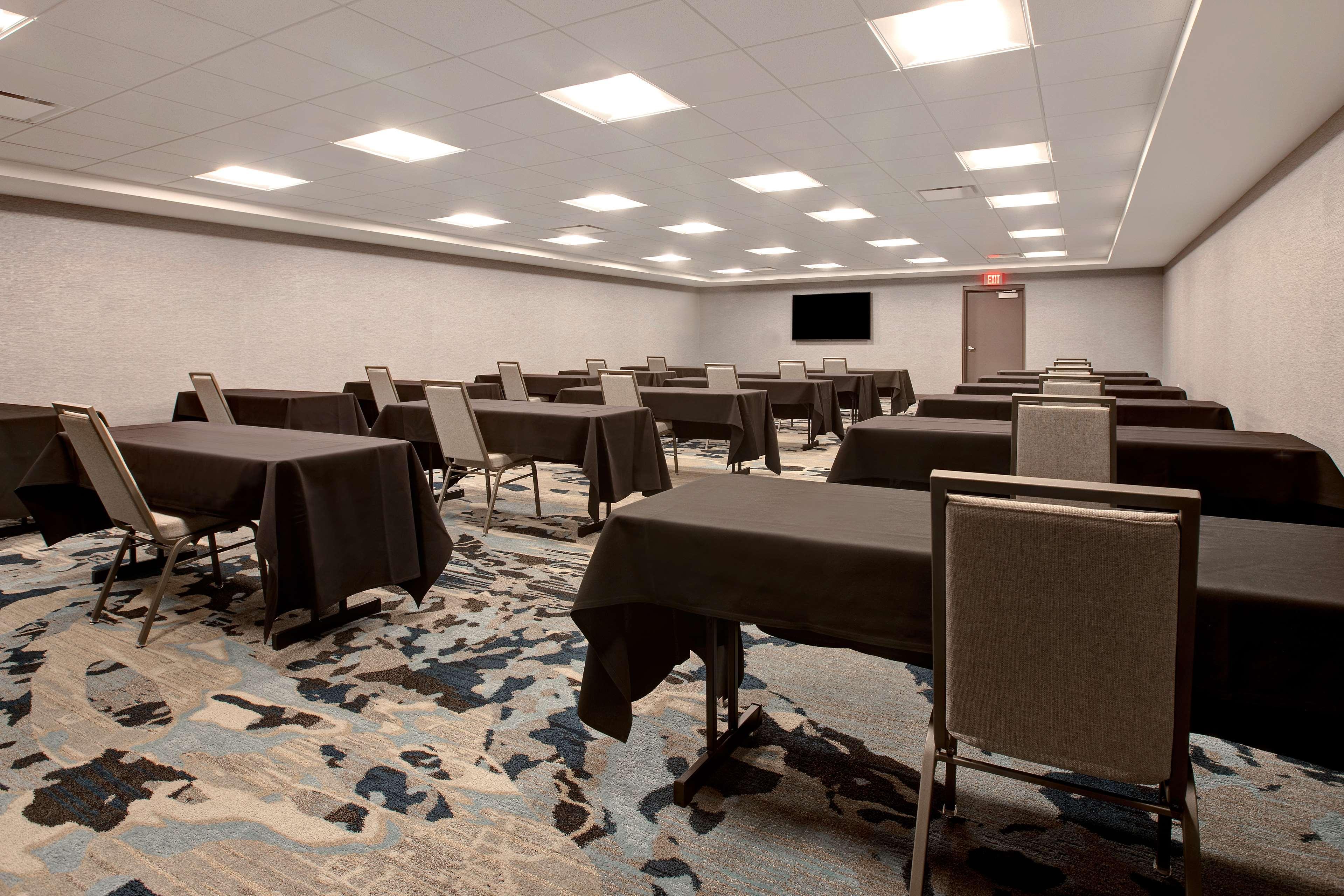 Embassy Suites By Hilton Rockford Riverfront Экстерьер фото