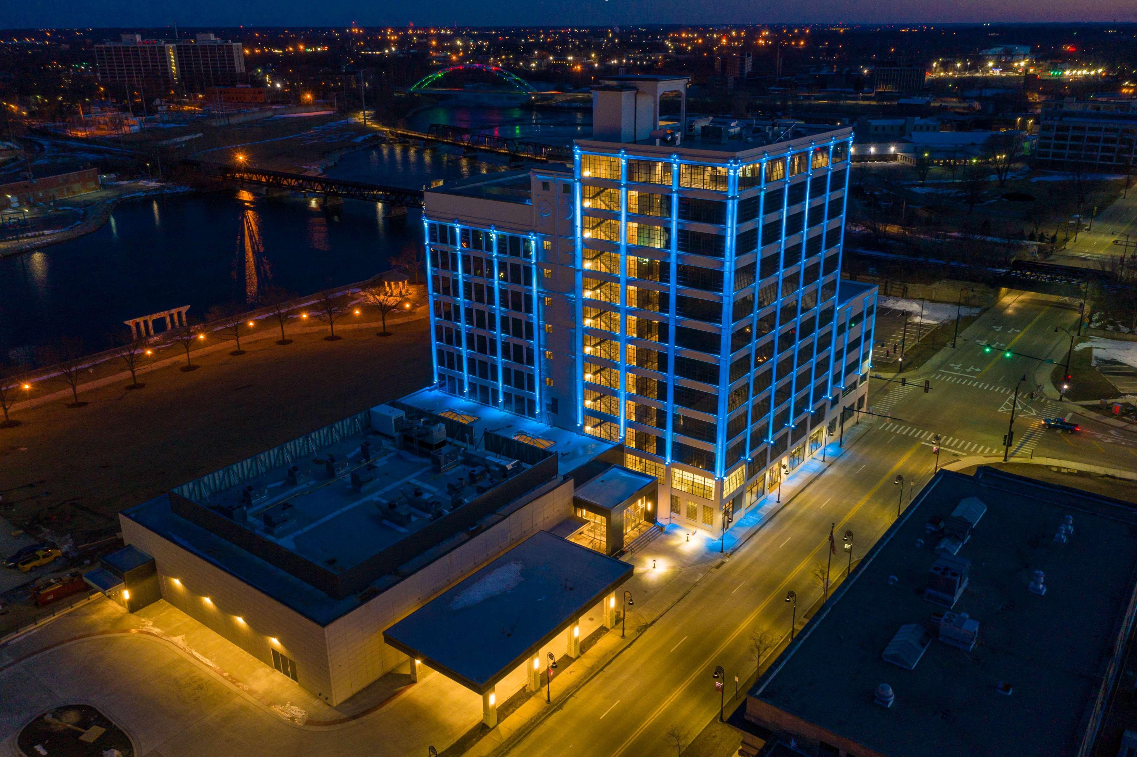 Embassy Suites By Hilton Rockford Riverfront Экстерьер фото