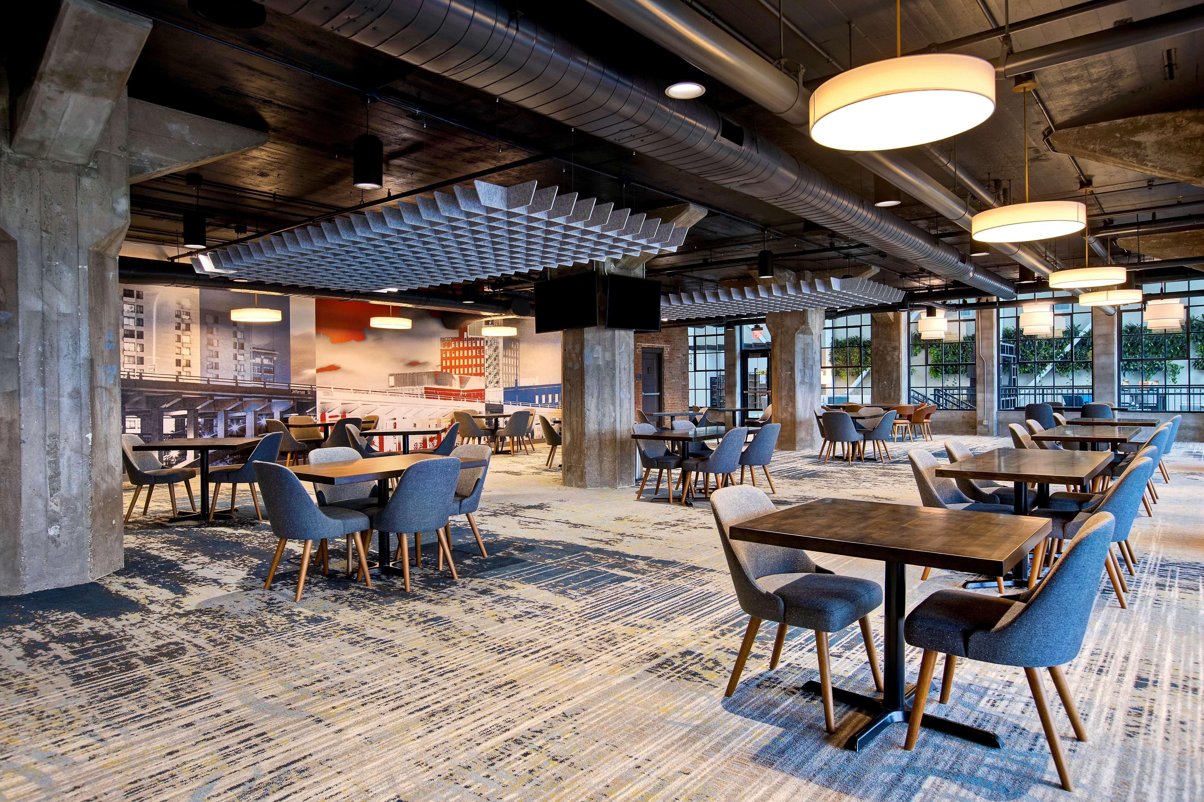 Embassy Suites By Hilton Rockford Riverfront Экстерьер фото
