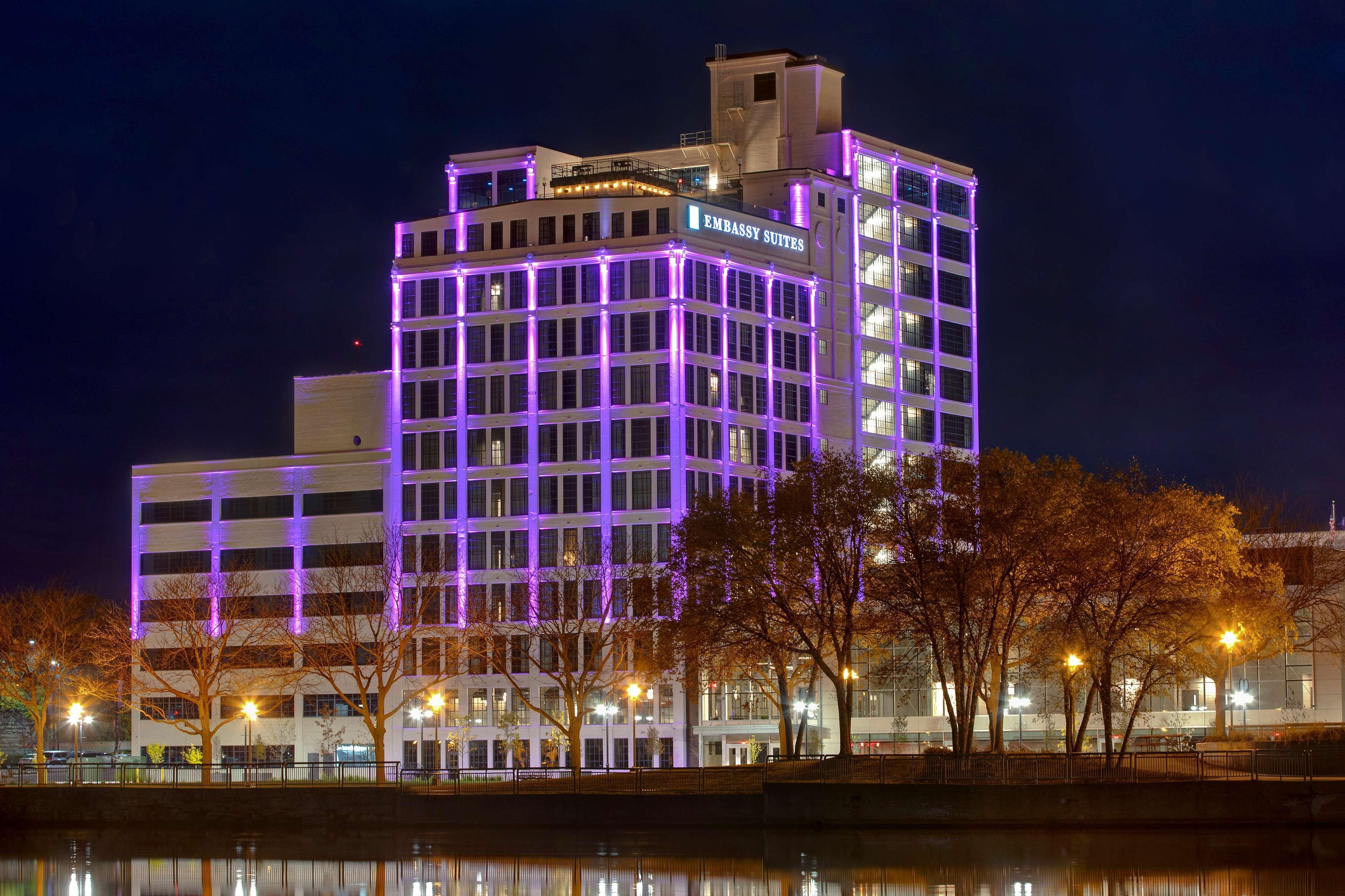 Embassy Suites By Hilton Rockford Riverfront Экстерьер фото