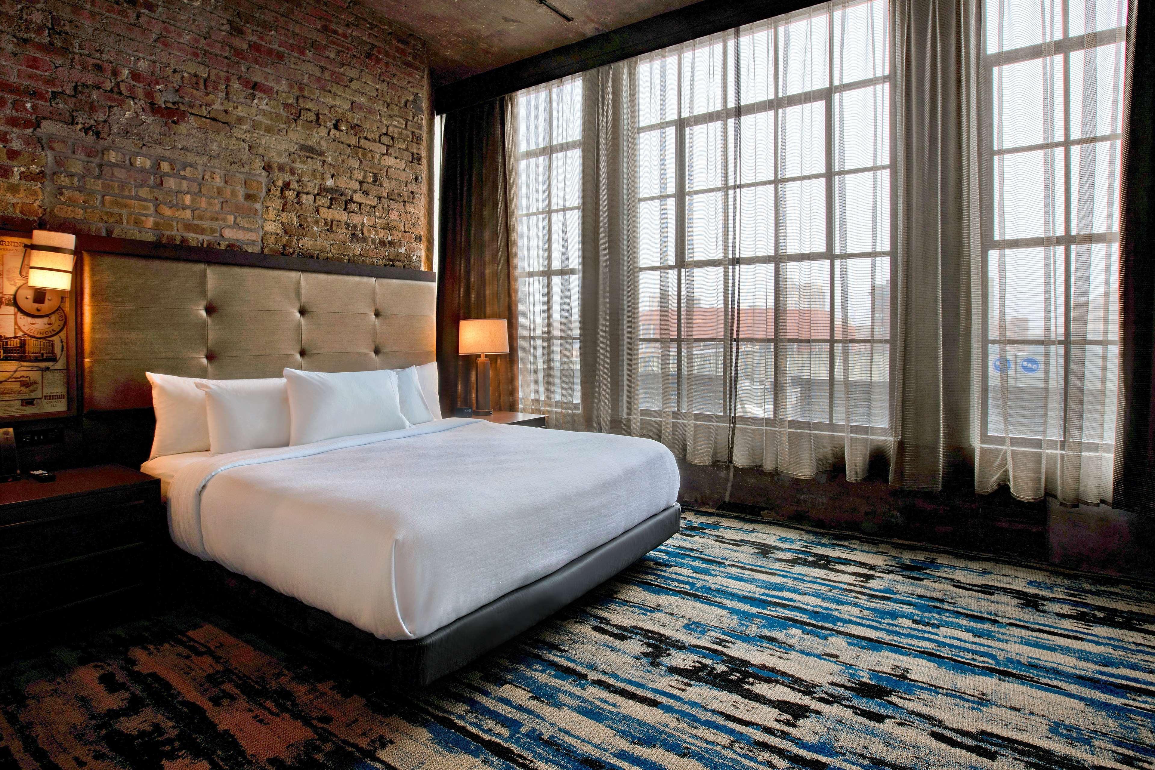 Embassy Suites By Hilton Rockford Riverfront Экстерьер фото