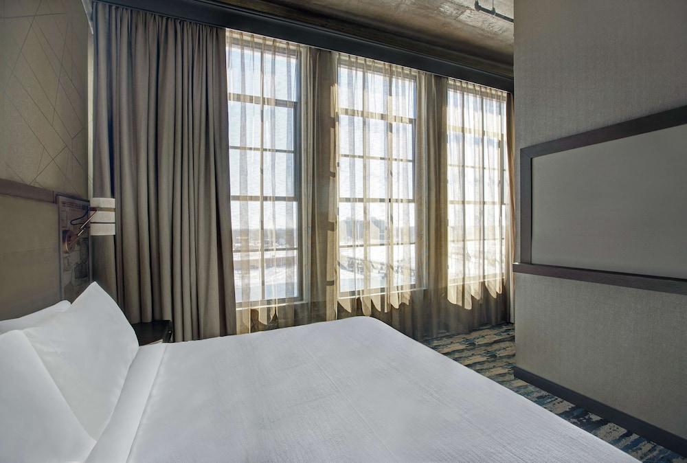 Embassy Suites By Hilton Rockford Riverfront Экстерьер фото