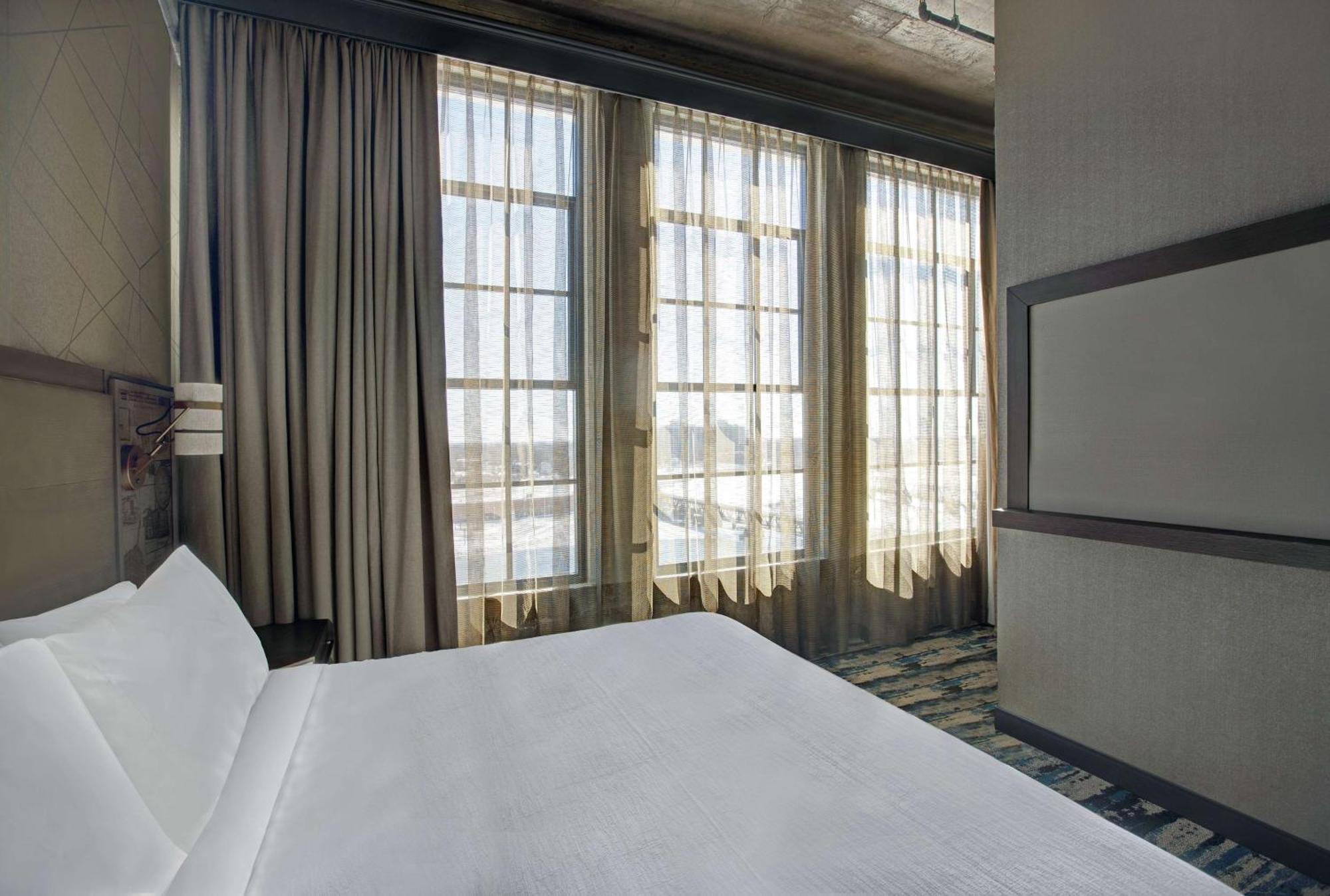 Embassy Suites By Hilton Rockford Riverfront Экстерьер фото