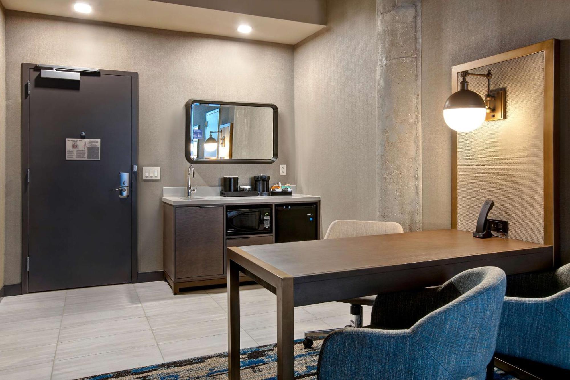Embassy Suites By Hilton Rockford Riverfront Экстерьер фото