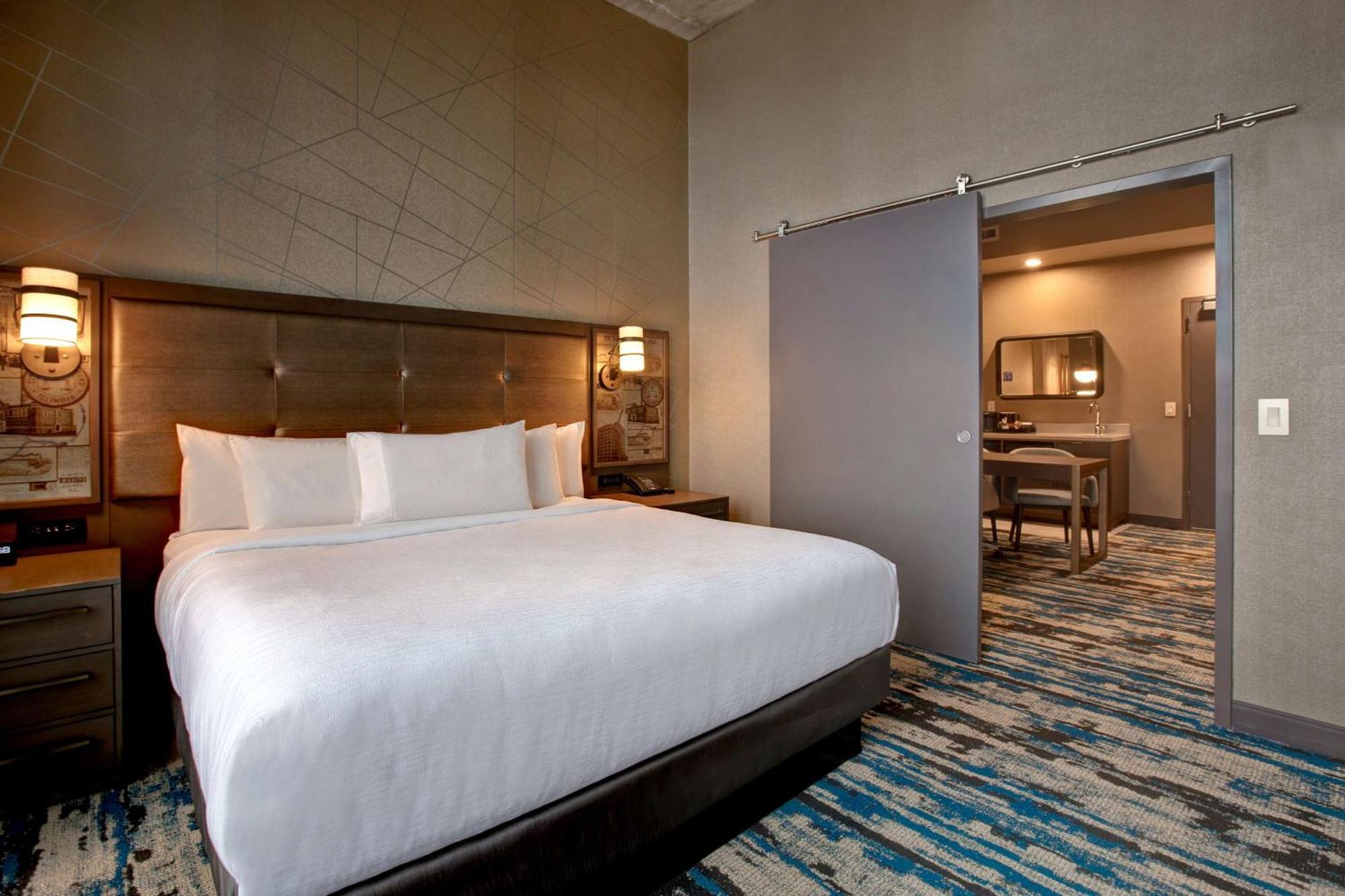 Embassy Suites By Hilton Rockford Riverfront Экстерьер фото