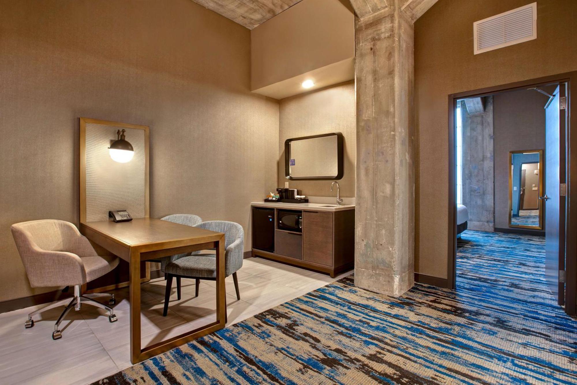 Embassy Suites By Hilton Rockford Riverfront Экстерьер фото